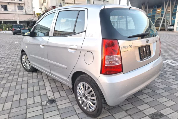 Makina ne shitje  ne Elbasan - 3,600 Euro