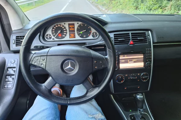 Makina ne shitje  ne Elbasan - 5,200 Euro