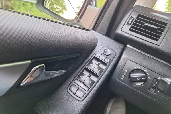 Cars for sale in Elbasan, Mercedes-Benz, 2010 gasoline-gas,Kambio Automatik Payment 5,200  Euro.