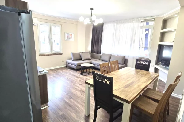 Shtepi me qera Apartament ne Tirane, 2+1, Mobilimi E mobiluar, Pagesa 800  Euro.