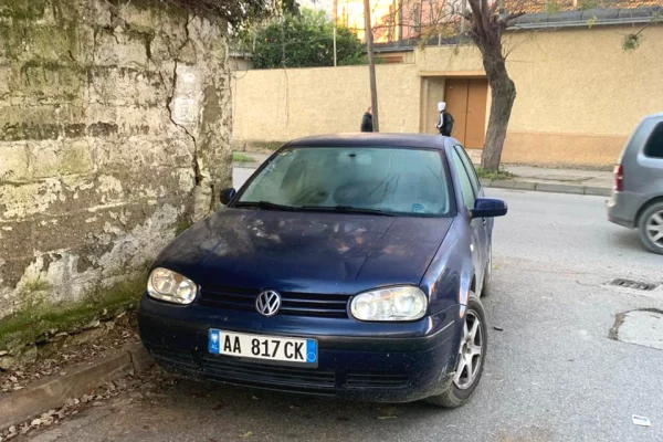 Makina ne shitje  ne Elbasan - 15,000 Euro