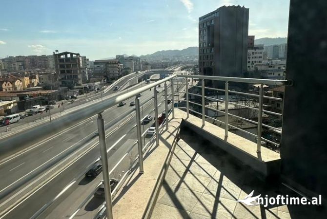 Ambient biznesi me qera 3+1 ne Tirane - 1,000 Euro