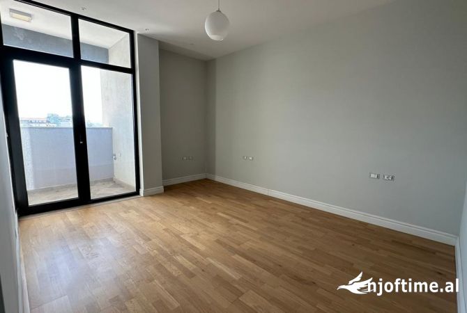 Ambient biznesi me qera 3+1 ne Tirane - 1,000 Euro