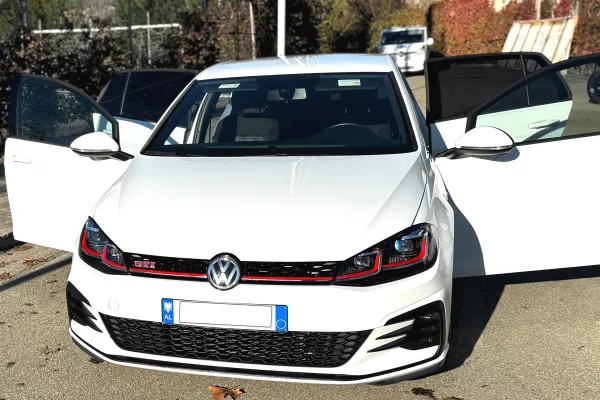 Makina ne shitje ne Tirane, Volkswagen, 2020 Benzine,Kambio Automatik Pagesa 22,000  Euro.