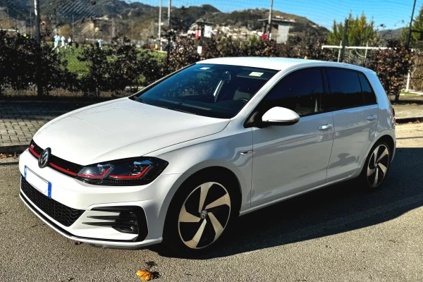 Makina ne shitje  ne Tirane - 22,000 Euro