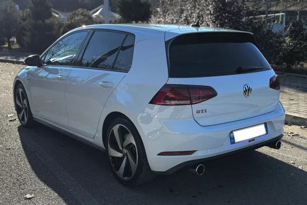 Makina ne shitje  ne Tirane - 22,000 Euro