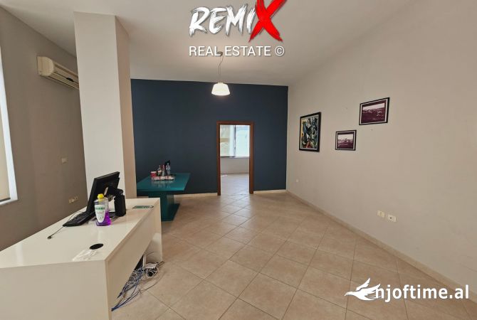 Ambient biznesi me qera 3+1 ne Durres - 350 Euro