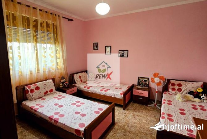 Shtepi ne shitje Shtepi Private ne Durres, 7+1, Mobilimi E mobiluar, Pagesa 400,000  Euro.