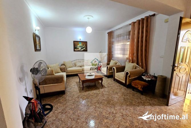 Shtepi ne shitje Shtepi Private ne Durres, 7+1, Mobilimi E mobiluar, Pagesa 400,000  Euro.