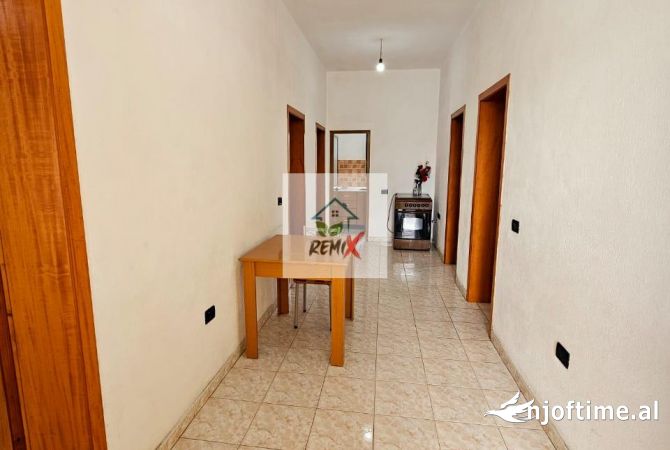 Shtepi ne shitje Shtepi Private ne Durres, 7+1, Mobilimi E mobiluar, Pagesa 400,000  Euro.