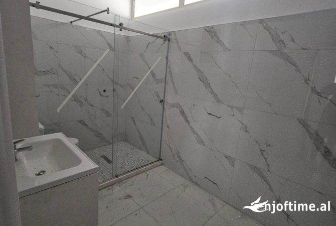 JEPET ME QERA APARTAMENT 2+1+2 PER BIZNES,  PRANE KAZAZIT 