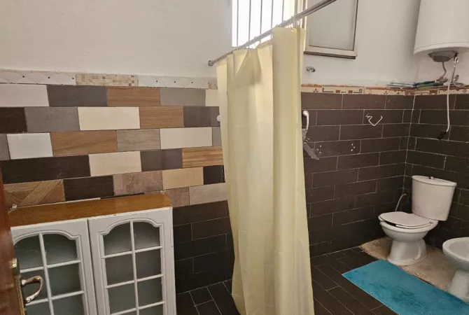 Shtepi me qera Shtepi Private ne Durres, 2+1, Mobilimi E mobiluar, Pagesa 300  Euro.