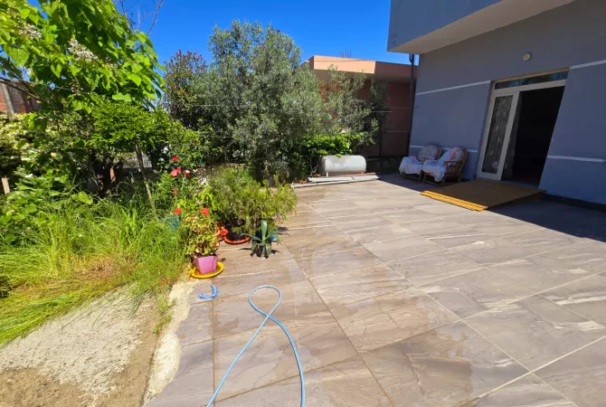 Shtepi me qera Shtepi Private ne Durres, 2+1, Mobilimi E mobiluar, Pagesa 300  Euro.