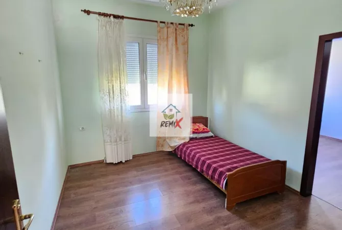 Shtepi ne shitje Shtepi Private ne Tirane, 7+1, Mobilimi Pjeserisht e mobiluar, Pagesa 470,000  Euro.