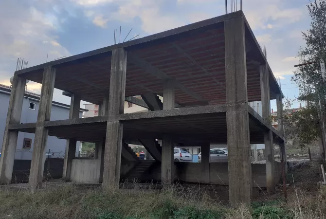 Shtepi ne shitje Duplex(shtepi me 2 kate) ne Durres, 4+1, Mobilimi E mobiluar, Pagesa 75,000  Euro.