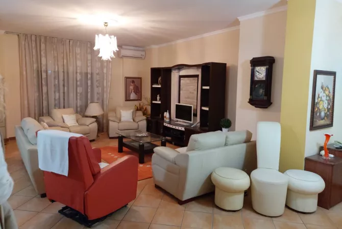 Shtepi me qera 2+1 ne Durres - 600 Euro