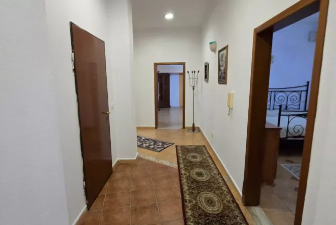 Shtepi me qera 3+1 ne Durres - 50,000 Leke