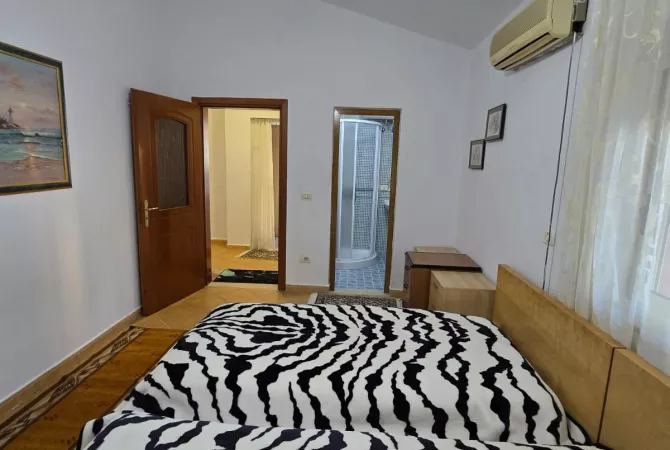 Shtepi me qera 3+1 ne Durres - 50,000 Leke