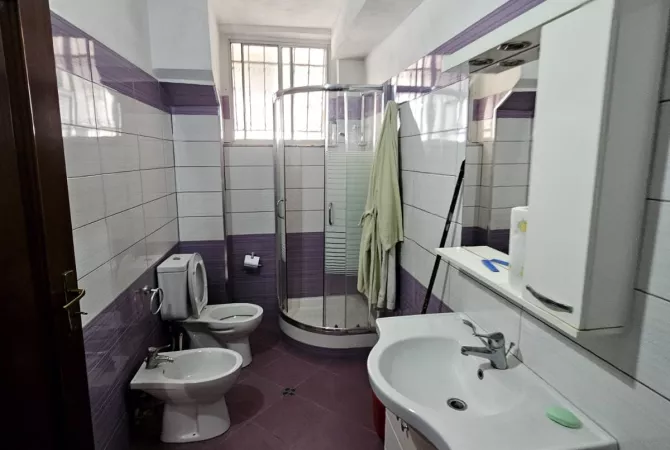 Shtepi ne shitje Apartament ne Durres, 2+1, Mobilimi Bosh, pa mobiluar, Pagesa 125,000  Euro.