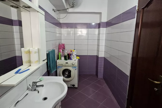 Shtepi ne shitje Apartament ne Durres, 2+1, Mobilimi Bosh, pa mobiluar, Pagesa 125,000  Euro.