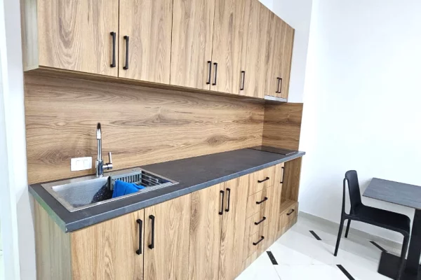 Shtepi ne shitje Apartament ne Durres, Garsoniere, Mobilimi E mobiluar, Pagesa 65,000  Euro.