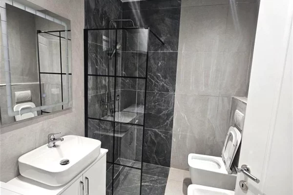 Shtepi me qera 1+1 ne Durres - 300 Euro