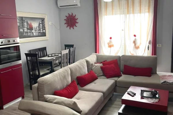 Shtepi me qera 1+1 ne Durres - 30,000 Leke