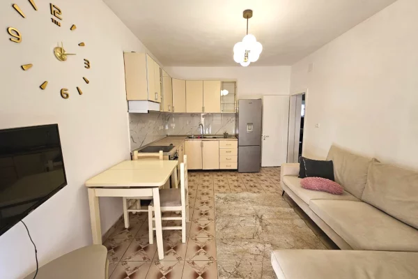 Shtepi me qera 2+1 ne Durres - 32,000 Leke