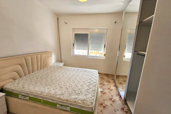 Shtepi me qera Apartament ne Durres, 2+1, Mobilimi E mobiluar, Pagesa 32,000  Leke.