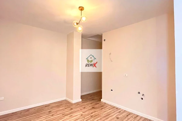 Shtepi ne shitje Apartament ne Durres, 1+1, Mobilimi Bosh, pa mobiluar, Pagesa 75,000  Euro.