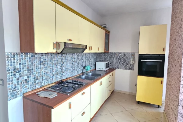 Shtepi ne shitje Apartament ne Durres, 2+1, Mobilimi Pjeserisht e mobiluar, Pagesa 159,000  Euro.