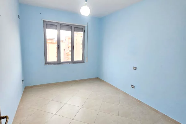 Shtepi ne shitje Apartament ne Durres, 2+1, Mobilimi Pjeserisht e mobiluar, Pagesa 159,000  Euro.