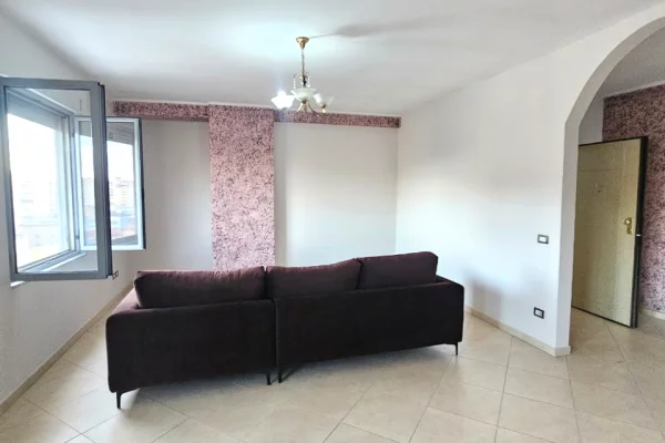 Shtepi ne shitje Apartament ne Durres, 2+1, Mobilimi Pjeserisht e mobiluar, Pagesa 159,000  Euro.