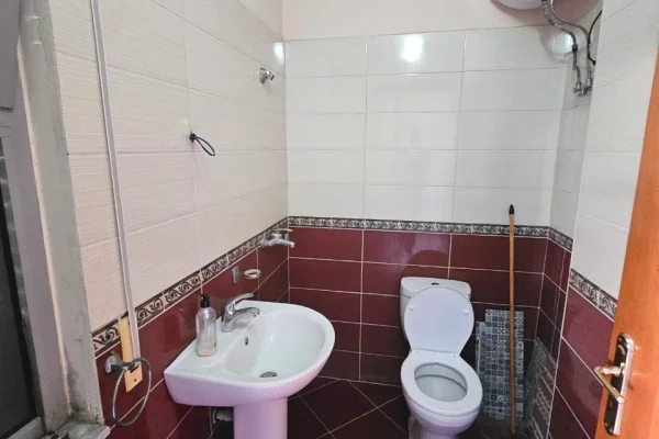 Shtepi ne shitje Apartament ne Durres, 2+1, Mobilimi Pjeserisht e mobiluar, Pagesa 159,000  Euro.