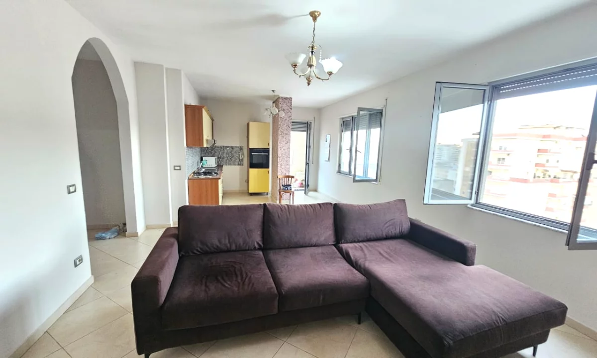 Shtepi ne shitje Apartament ne Durres, 2+1, Mobilimi Pjeserisht e mobiluar, Pagesa 159,000  Euro.