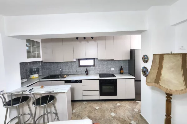 Shtepi me qera Apartament ne Durres, 2+1, Mobilimi E mobiluar, Pagesa 400  Euro.