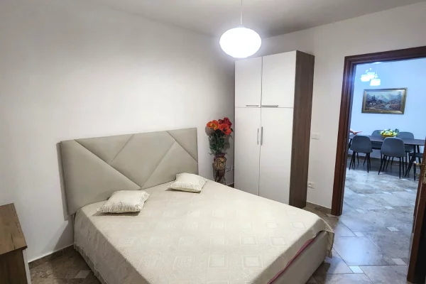 Shtepi me qera Apartament ne Durres, 2+1, Mobilimi E mobiluar, Pagesa 400  Euro.