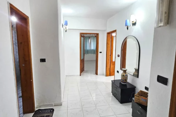 Ambient biznesi me qera 3+1 ne Durres - 450 Euro