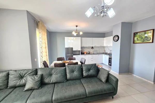 Shtepi me qera Apartament ne Durres, 3+1, Mobilimi E mobiluar, Pagesa 500  Euro.