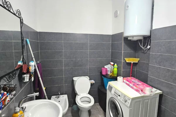 Shtepi me qera Apartament ne Durres, 3+1, Mobilimi E mobiluar, Pagesa 500  Euro.