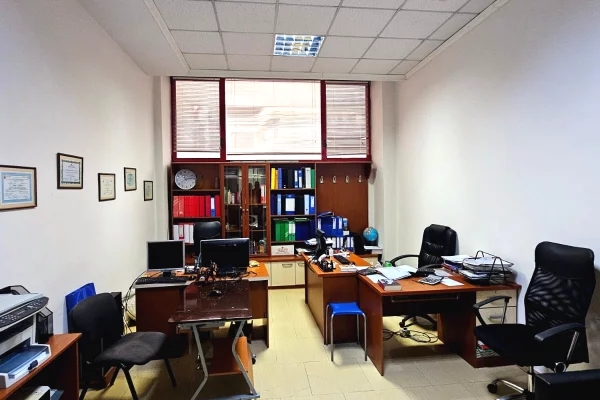 Ambient biznesi me qera 3+1 ne Durres - 500 Euro