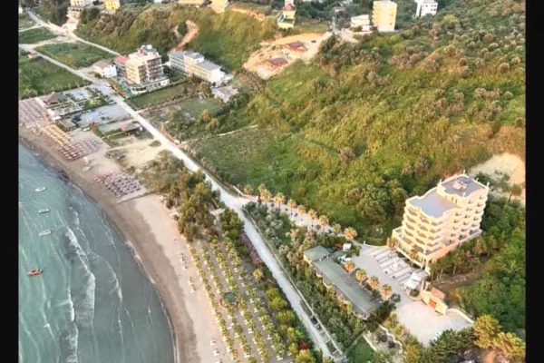 Truall ose Toke ne Kavaje - 120,000 Euro