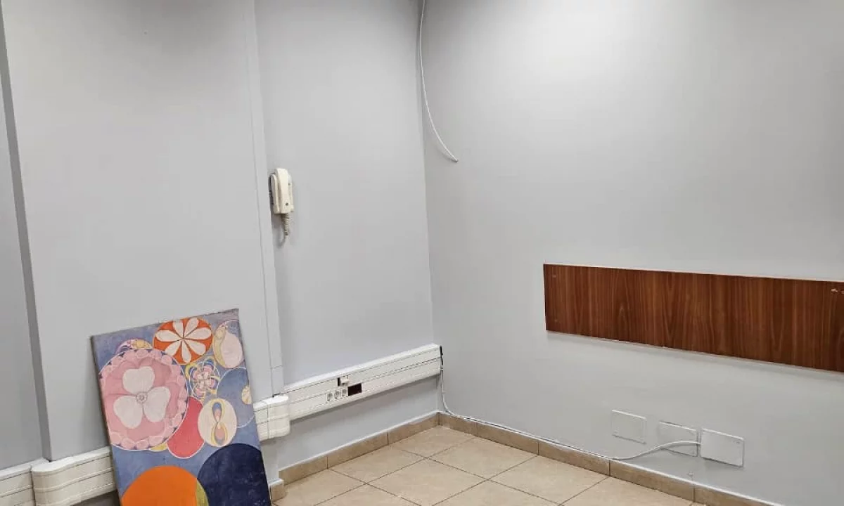 🏢 JEPET ME QIRA AMBIENT ZYRE 📍 Rruga e Kavajes, Tirane