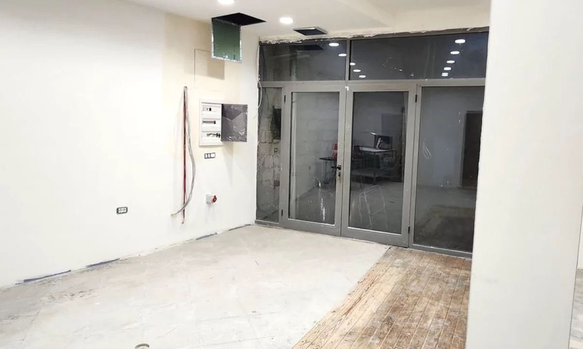 Jepet me qira ambient biznesi ne Qender, 150 m2,