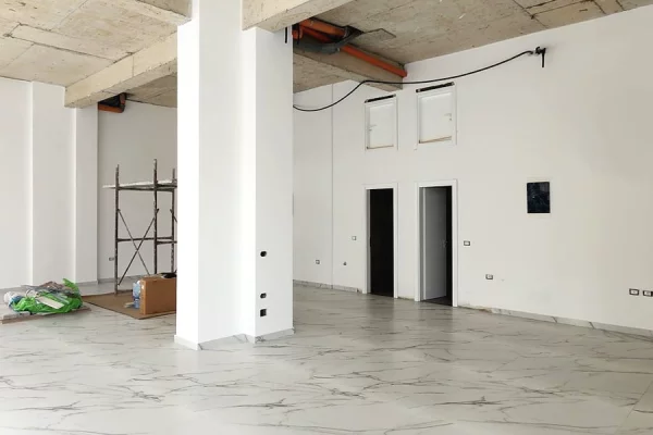 Ambient biznesi me qera 3+1 ne Tirane - 150,000 Leke