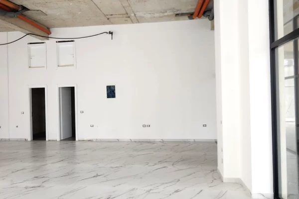 Ambient biznesi me qera 3+1 ne Tirane - 150,000 Leke