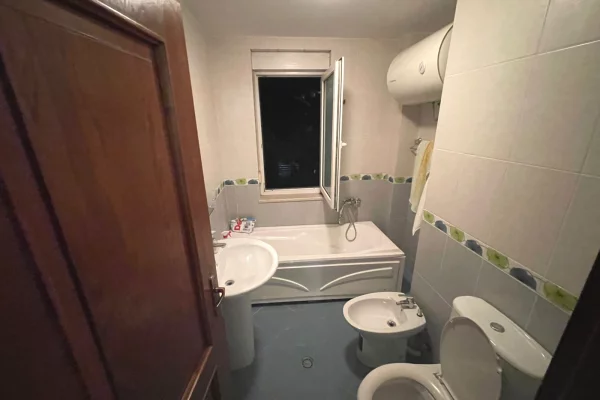 Shtepi me qera Apartament ne Tirane, 2+1, Mobilimi E mobiluar, Pagesa 80,000  Leke.