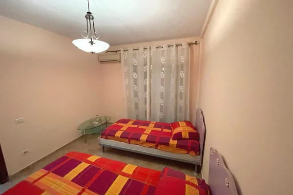 Shtepi me qera Apartament ne Tirane, 2+1, Mobilimi E mobiluar, Pagesa 80,000  Leke.