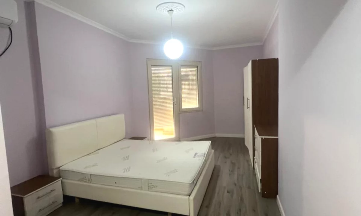 Shtepi me qera Apartament ne Tirane, 3+1, Mobilimi E mobiluar, Pagesa 550  Euro.