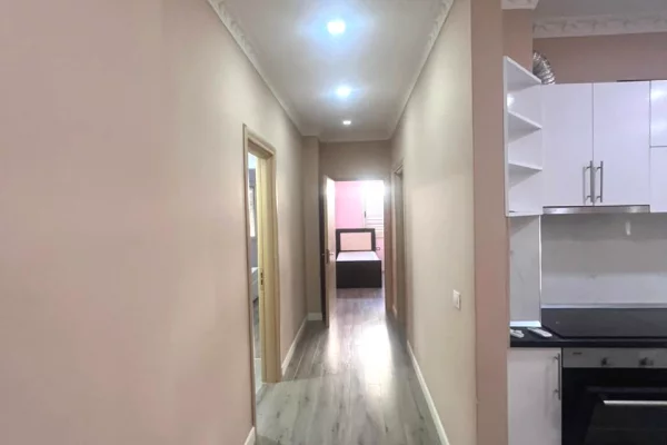 Shtepi me qera Apartament ne Tirane, 3+1, Mobilimi E mobiluar, Pagesa 550  Euro.